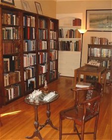 library2.jpg (19768 bytes)
